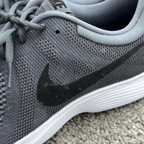 Nike Revolution 4 Gray Green Men’s size 15 - Picture 7 of 13